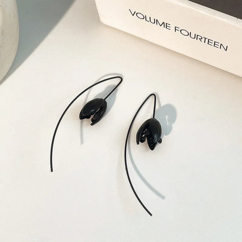 Black Roses Earrings – Where Trendiness Meets Sophistication