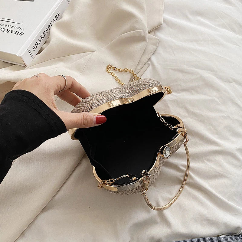 Shiny Heart Clutch - Eclat Elegance